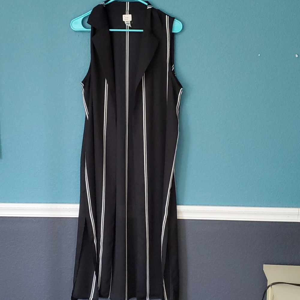 Black + white striped long sleeveless duster